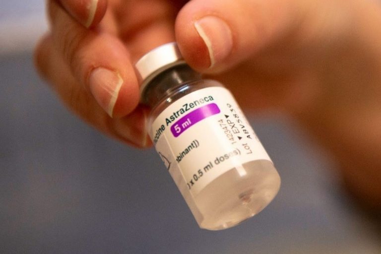 vaccino AstraZeneca venduto Telegram