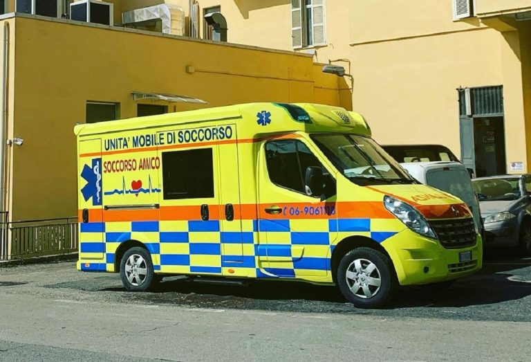 Un'ambulanza capitolina
