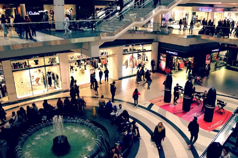 Riaperture, centri commerciali aperti nei weekend e palestre aperte da lunedì 24 maggio