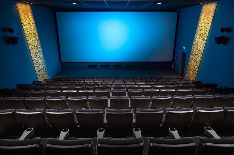 Cinema, torna l'obbligo di uscita in sala prima dello streaming, per volere di Franceschini