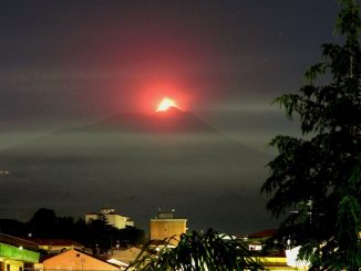 Immagine dell'Etna in parossismo