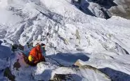 Uno scalatore in azione sull'Everest
