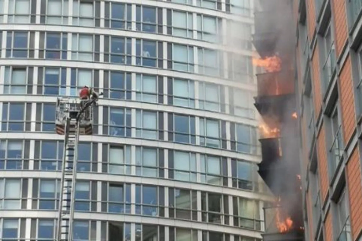 Incendio palazzo a Londra