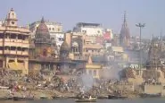 India corpi fiume Gange