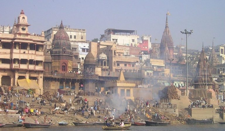India corpi fiume Gange