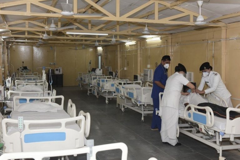 India covid 300mila contagi