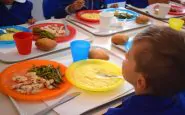 Chiudono le mense scolastiche di Monterotondo: oggetti metallici nel cibo dei bambini
