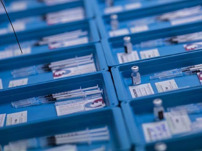 Pzifer, si pensa di vaccinare i ragazzini già in estate