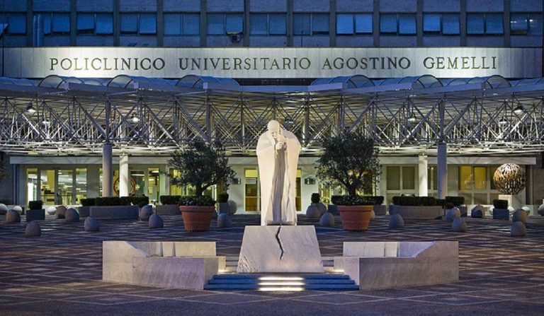 Roma, Angelo prende il Covid in ospedale e muore
