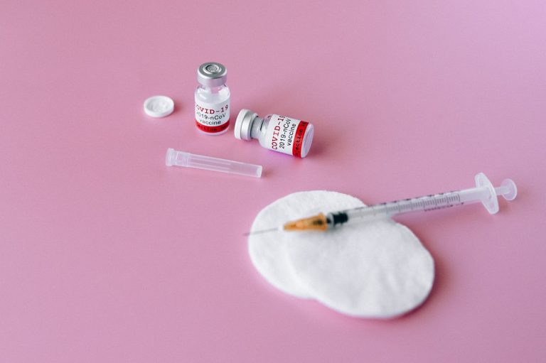 Austria, medico inocula vaccini a 59 persone con la stessa siringa