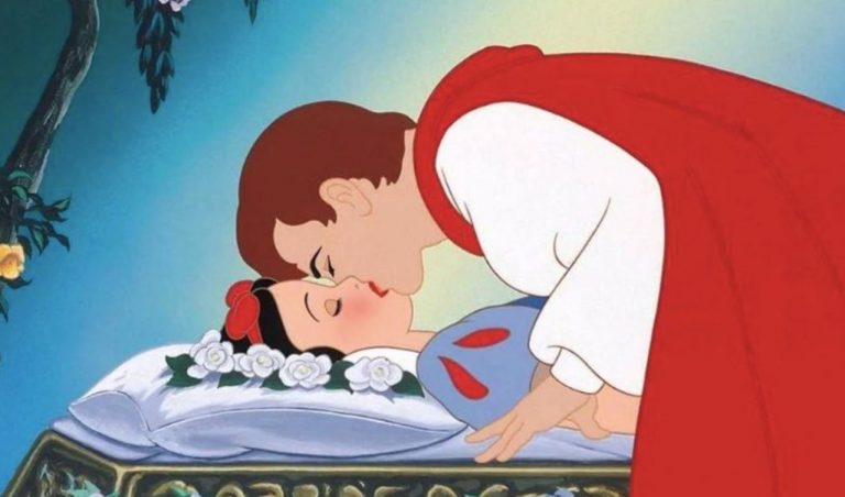 biancaneve bacio senza consenso