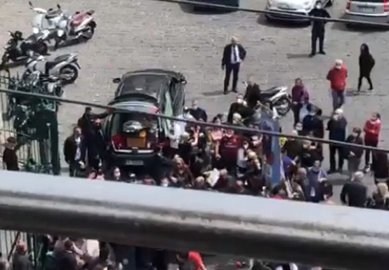 Funerale in rissa