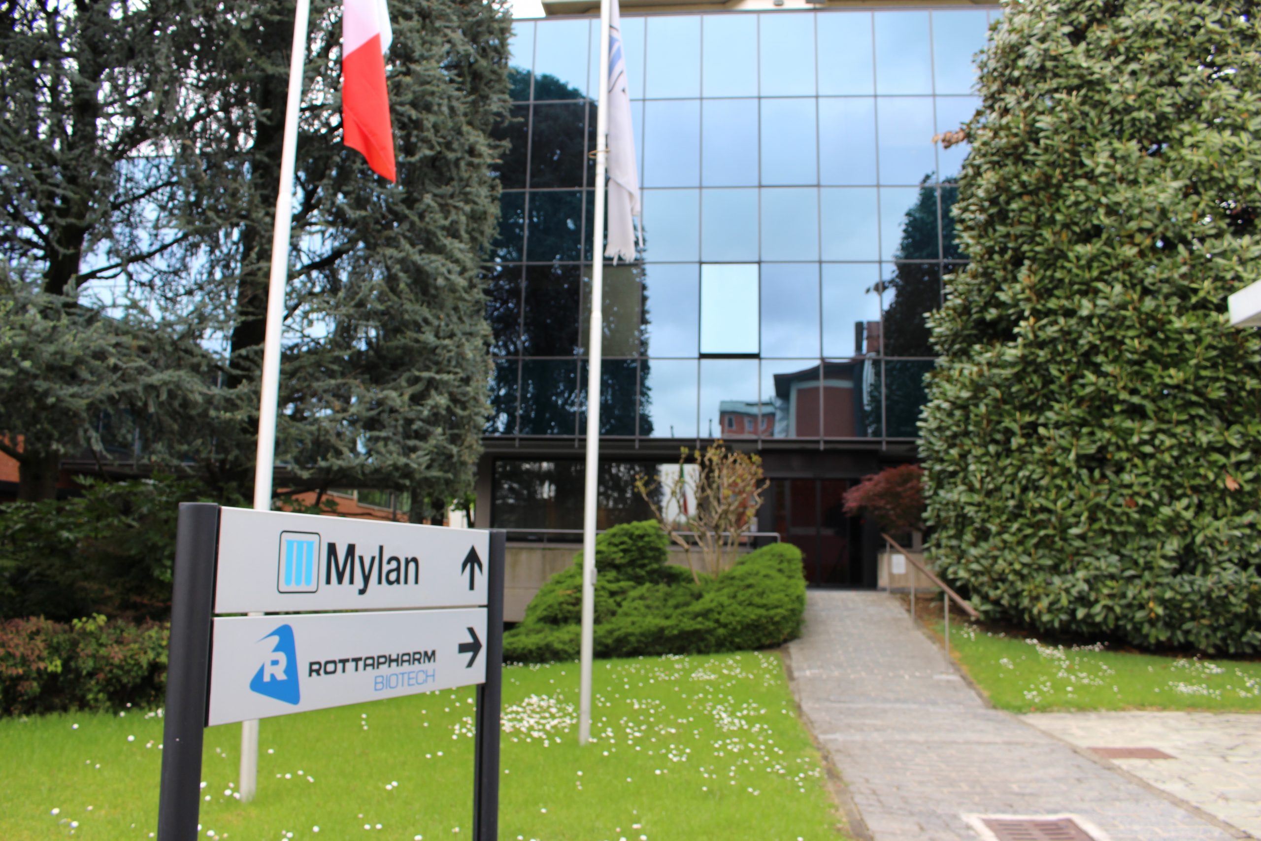 vaccino covid eVax - sede Rottapharm Biotech Monza
