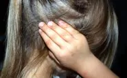 Insultata perchè ha perso i capelli: bimba di 8 anni malata di cancro aggredita dai suoi compagni