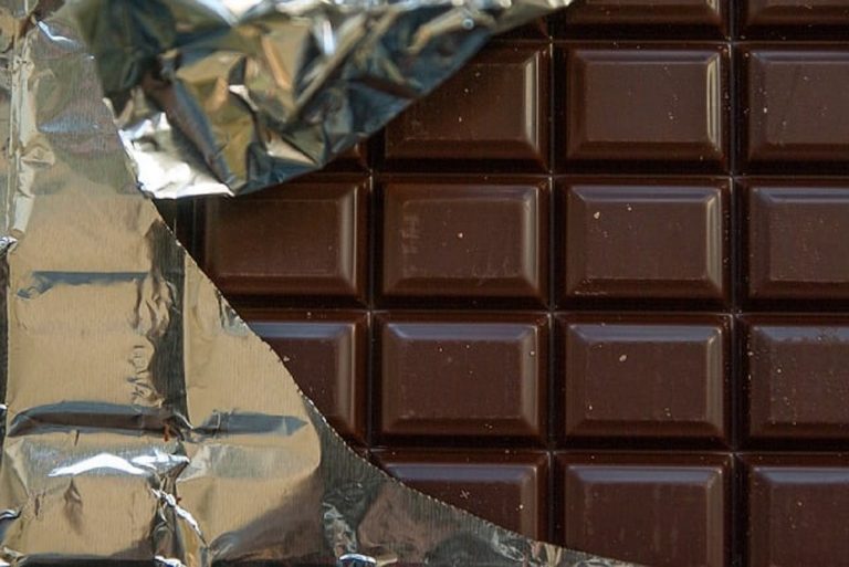 Ciccolato usato come "arma"