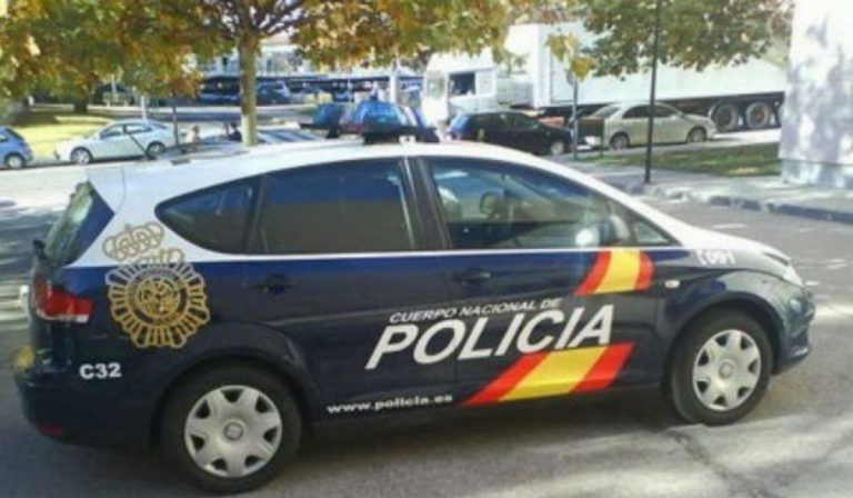 Ibiza coppia cade balcone