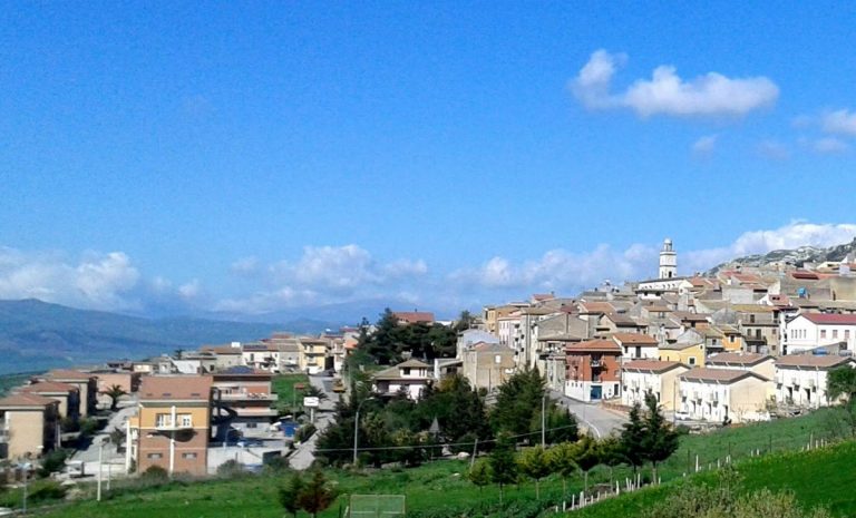 Una veduta di Marianopoli, in basso a sx la zona Erp