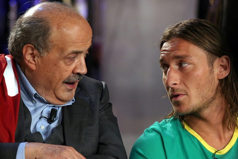 Maurizio Costanzo con Francesco Totti qualche anno fa