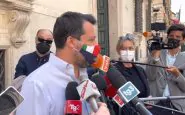 Matteo Salvini risponde ai cronisti fuori da Palazzo Madama