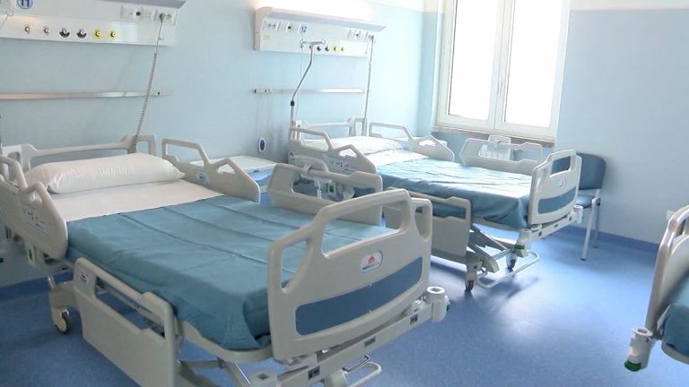 Nel napoletano il Coronavirus si porta via una mamma: lascia soli i 2 figli