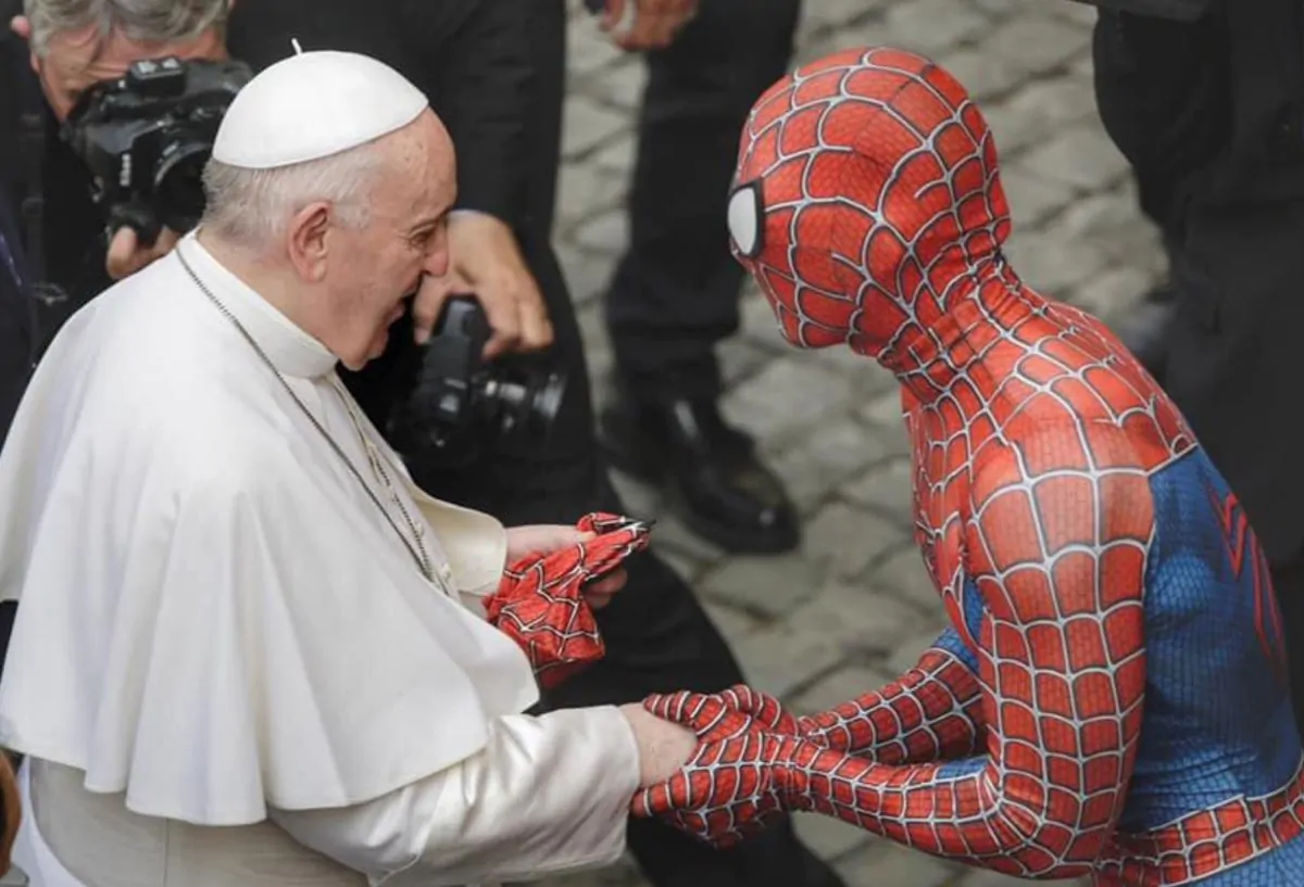 Spiderman incontra Papa Francesco