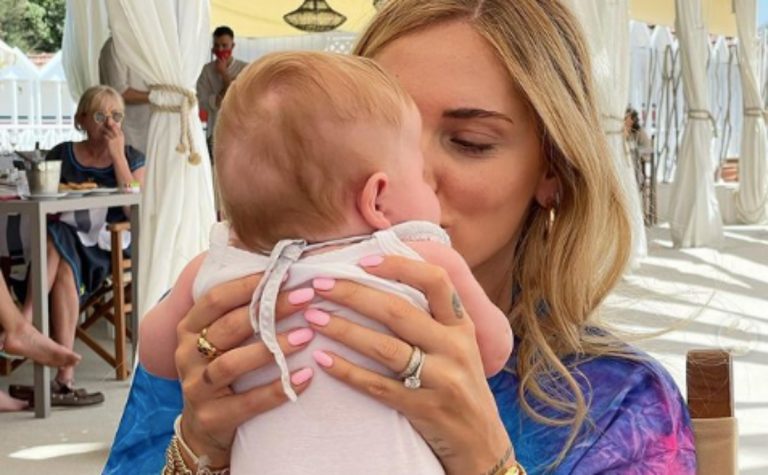 chiara ferragni con la piccola vittoria