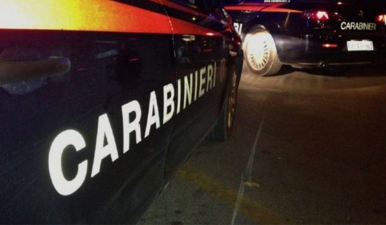 lecce lanciata bomba abitazione