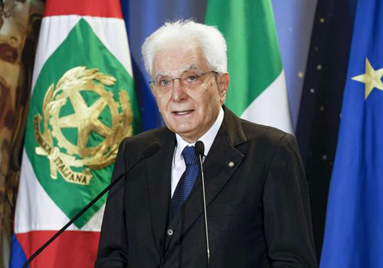 mattarella rifugiato