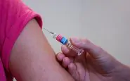 Si studia la possibilità di un richiamo diverso dal vaccino originario