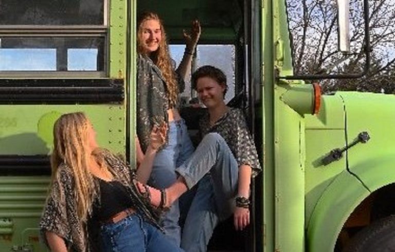 Le ragazze di The BAM Bus