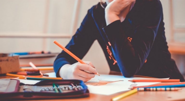 Bambina scuola