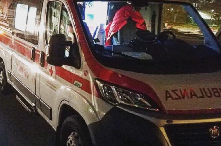 Bimbo cade dalla finestra, è grave
