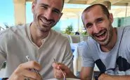 Bonucci e Chiellini con lo sfottò della pastasciutta