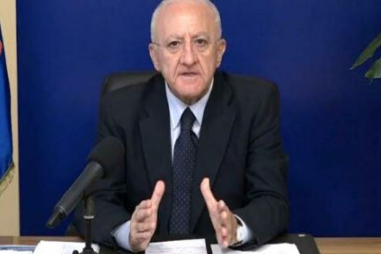 De Luca scuole
