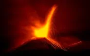 Uno scatto notturno dell'eruzione