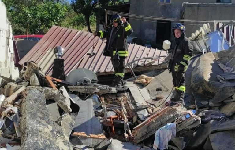 Crollo palazzina a Gimigliano
