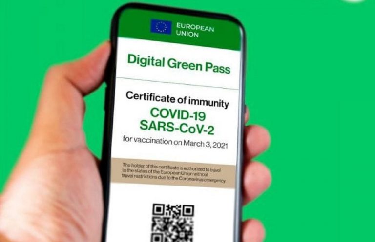 Falsificava e rivendeva green pass: arrestata donna francese