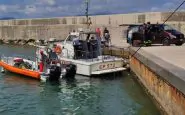Napoli, sviene in mare sul materassino: salvato dalla Guardia Costiera