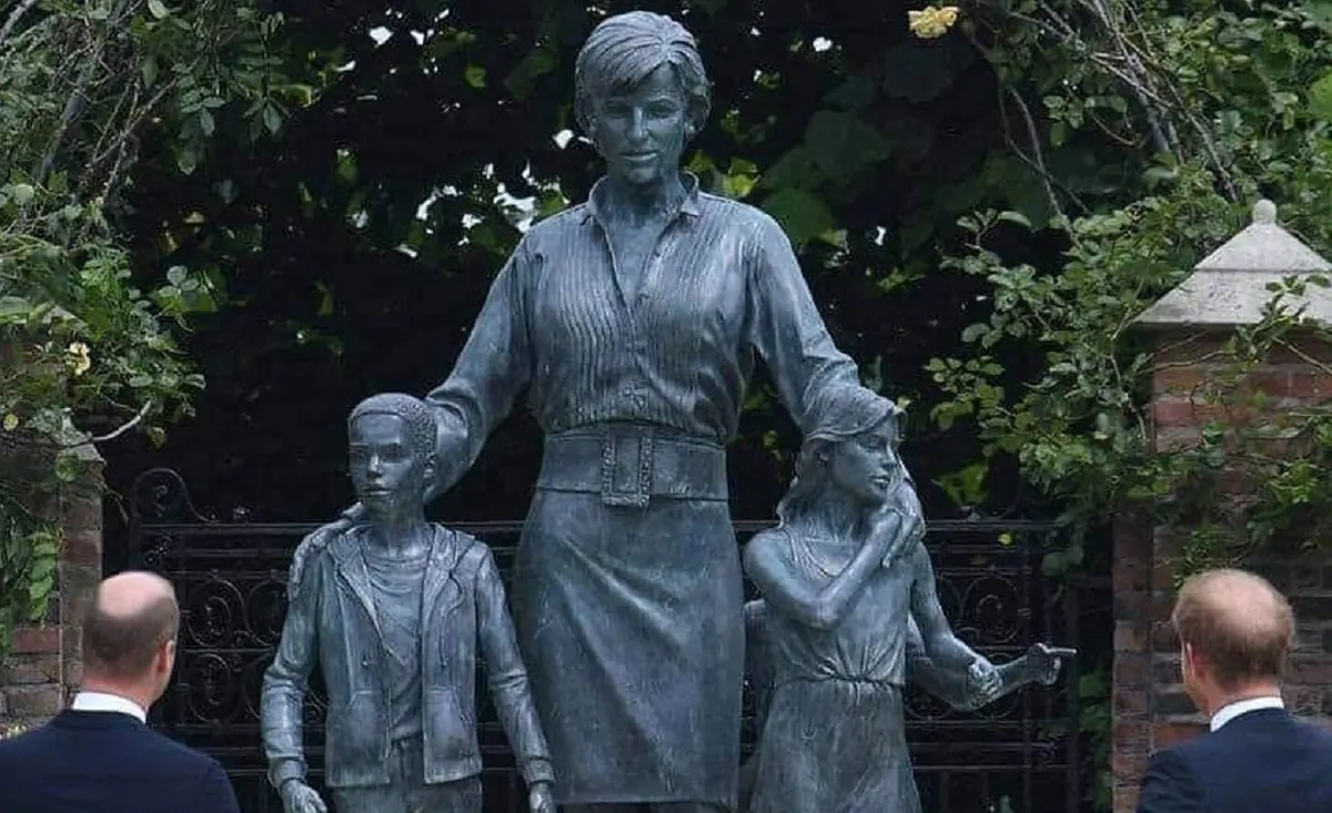 La statua di Lady D a Kensington Garden