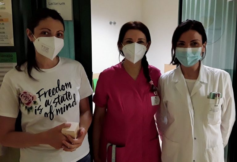 La donatrice, Caterina, con il personale
