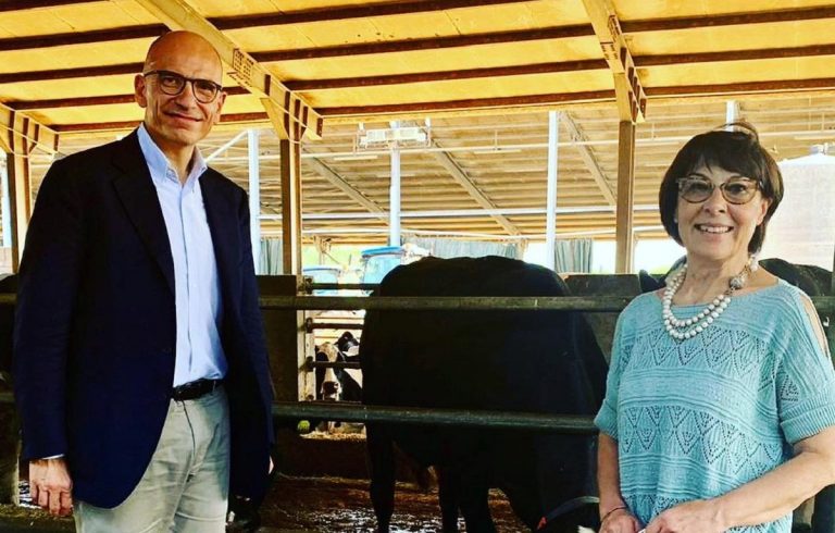 Il Segretario del Pd Enrico Letta con la candidata del Pd alla Regione Calabria Amalia Bruni