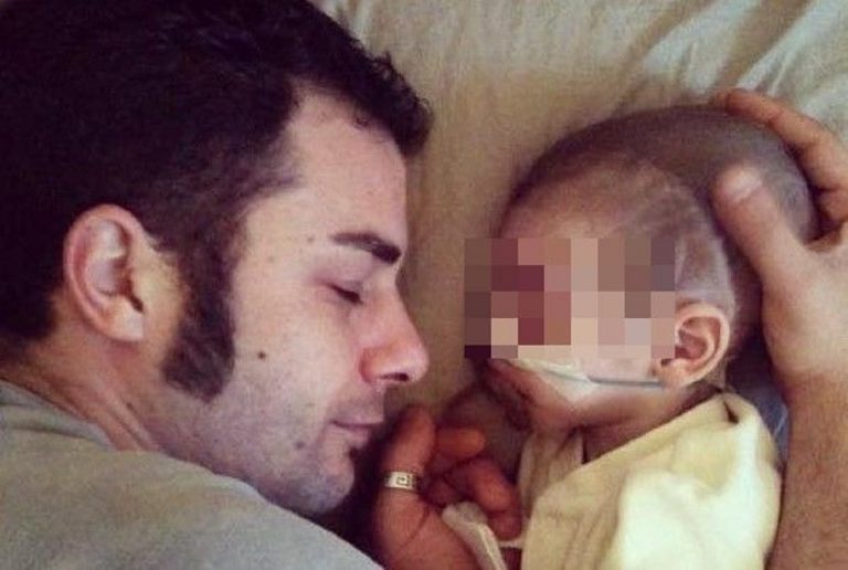 Papà Mauro con il piccolo Lorenzo