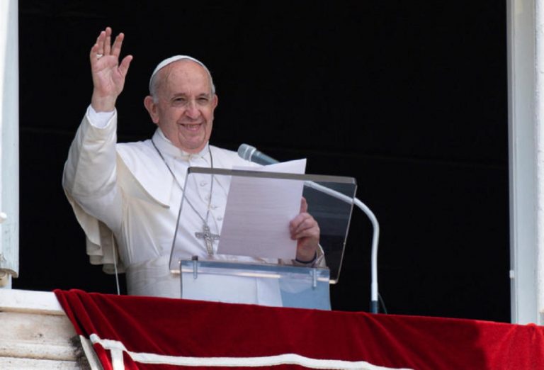 Papa Francesco dimesso