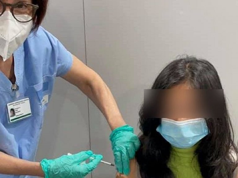 A Napoli vaccini Pfizer anche agli over 12