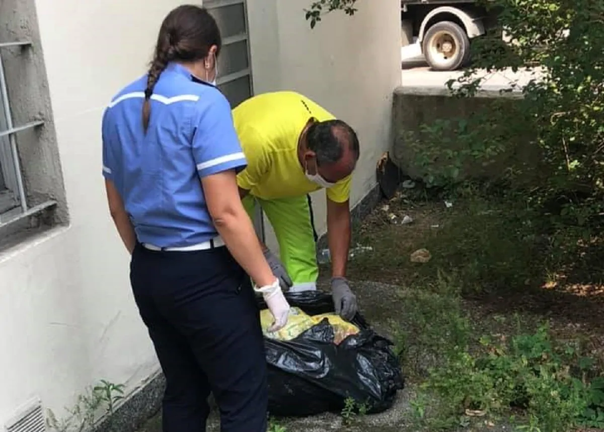 Il mucchio di rifiuti a Cassano ispezionato dalla Municipale