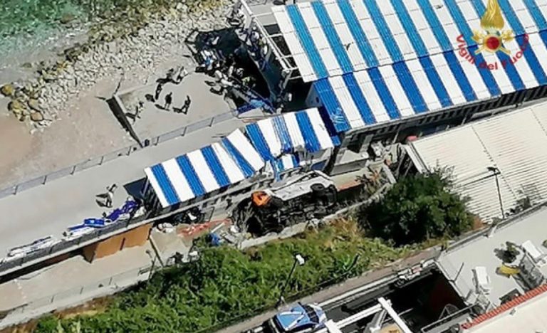 bus precipitato Capri sindaco