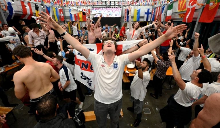 it's coming home significato