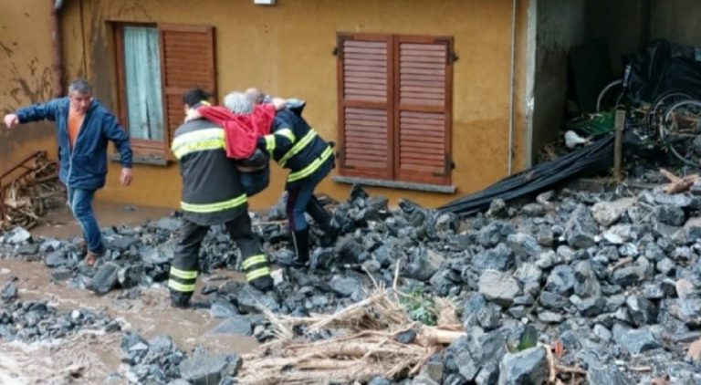 Maltempo a Como, frane e smottamenti: chiusa la Statale ...
