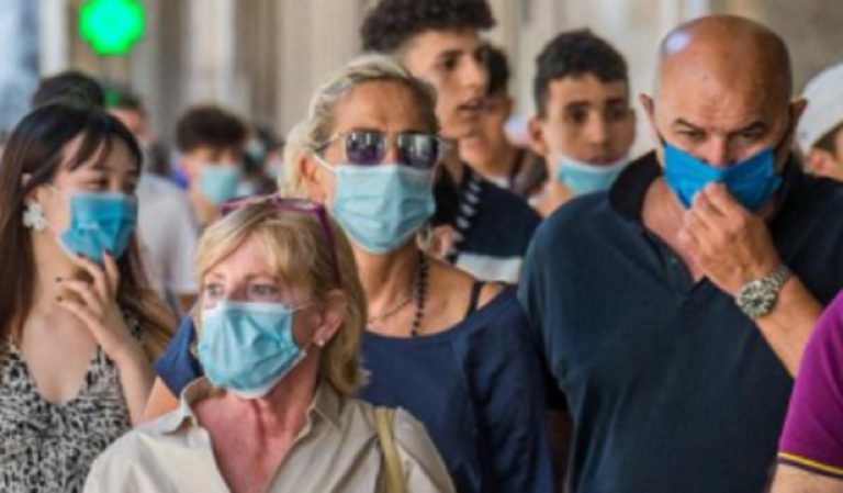 mascherina all'aperto Campania