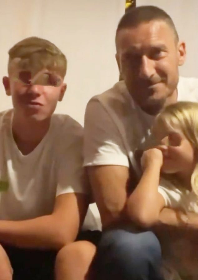 totti capelli rasati